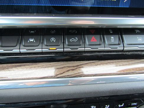 Used 2023 Chevrolet Silverado 1500 LT image 33