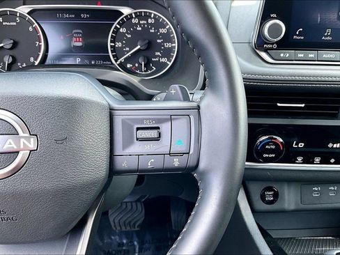 Used 2025 Nissan Rogue SV FWD image 14