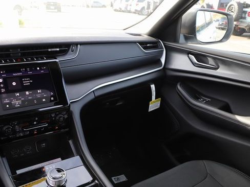 New 2025 Jeep Grand Cherokee L Laredo image 25