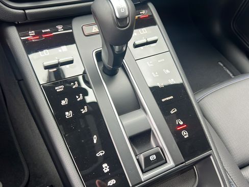 New 2026 Porsche Macan Turbo AWD/4WD image 24
