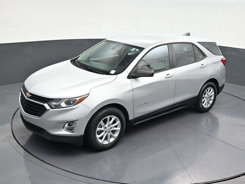 Used 2020 Chevrolet Equinox LS FWD image 17