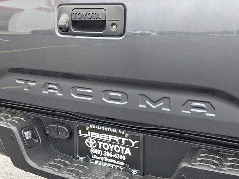 Used 2023 Toyota Tacoma TRD Off-Road w/ TRD Premium Off Road Package AWD/4WD image 31