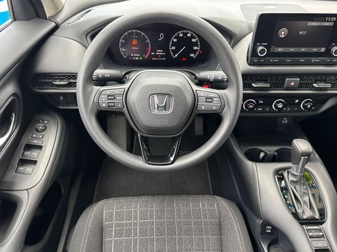 Used 2025 Honda HR-V LX image 11
