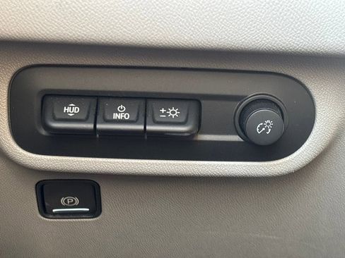 Used 2024 GMC Terrain SLT w/ Tech Package image 22