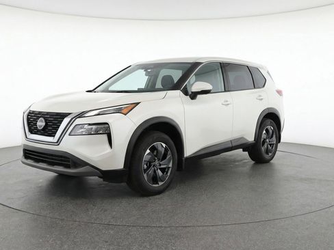 Used 2025 Nissan Rogue SV image 3