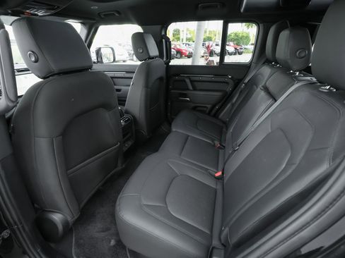 Used 2025 Land Rover Defender 110 S image 16