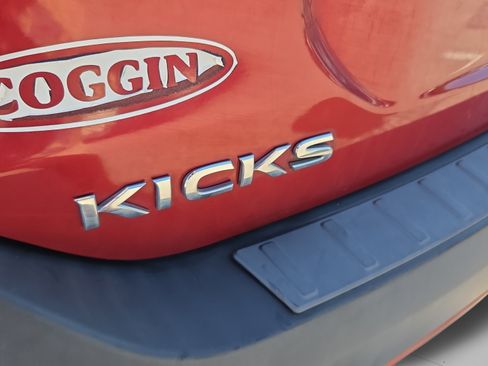 Used 2020 Nissan Kicks SR w/ SR Premium Package FWD image 30