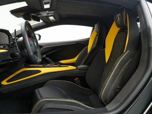 Used 2024 Lamborghini Revuelto image 23