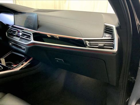 Used 2022 BMW X7 xDrive40i w/ M Sport Package image 19