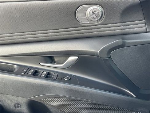 Used 2021 Hyundai Elantra Limited w/ Cargo Package image 23