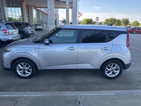Used 2020 Kia Soul S image 3