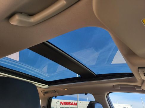 Certified 2021 Nissan Rogue Platinum image 16