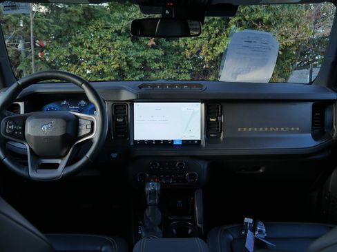 Certified 2025 Ford Bronco Badlands image 9