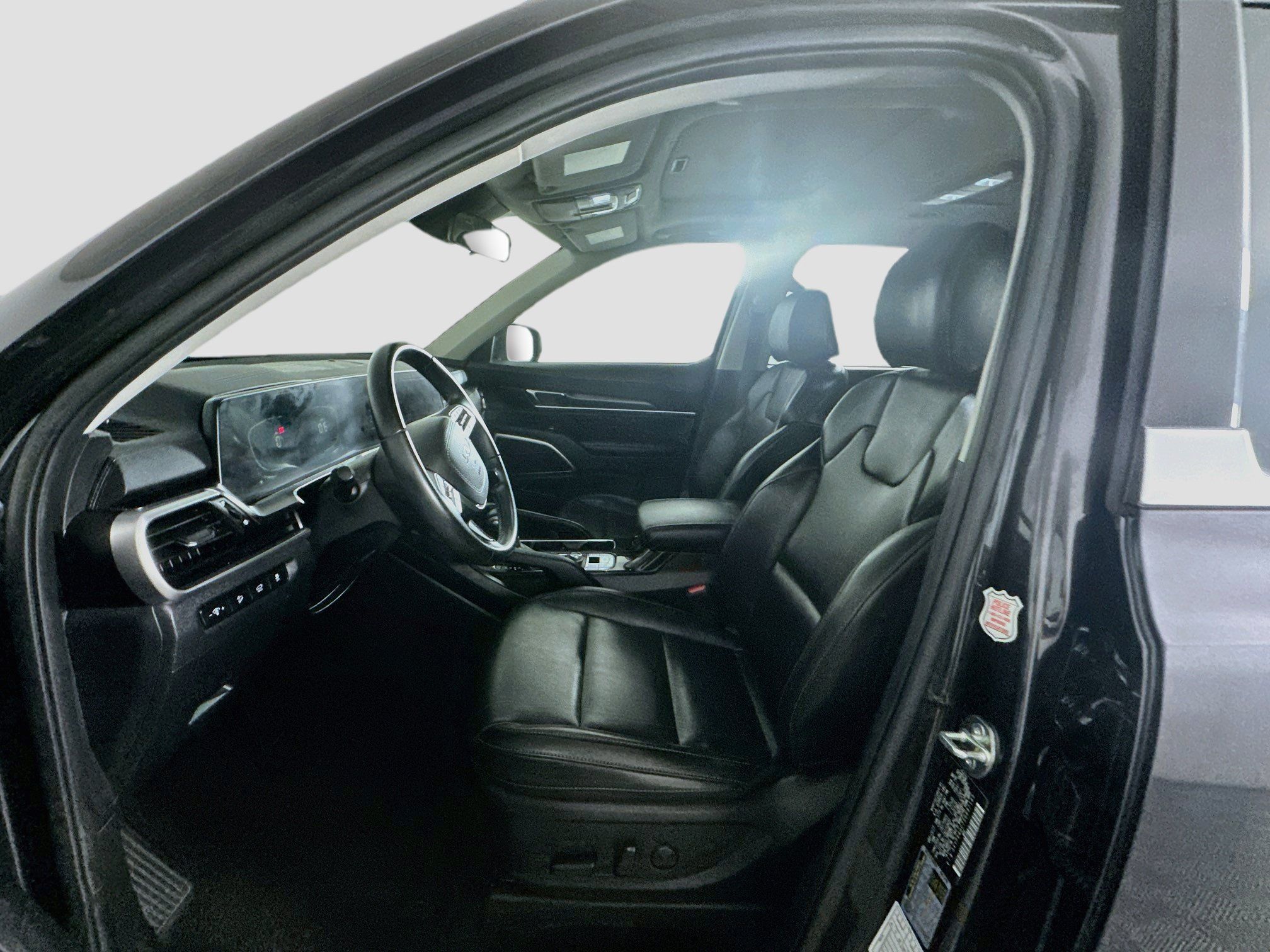 Used 2025 Kia Telluride S FWD image 13