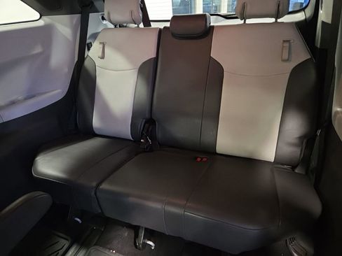 Used 2021 Toyota Sienna XSE w/ XSE Plus Package image 15