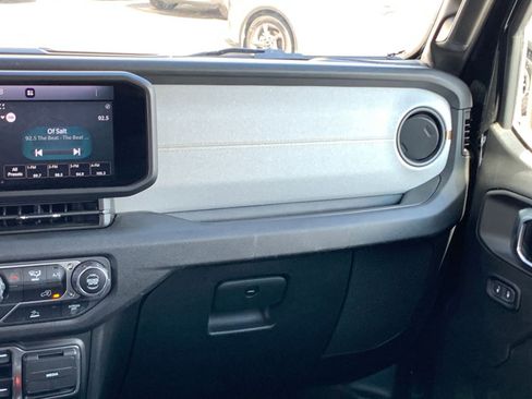 Used 2025 Jeep Wrangler Sport S image 34