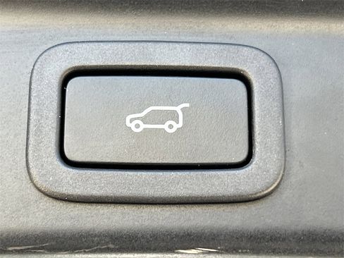 Used 2020 Jaguar F-PACE Premium image 6