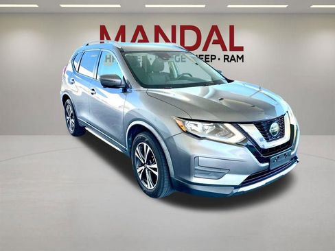 Used 2020 Nissan Rogue SV w/ Premium Package FWD image 3
