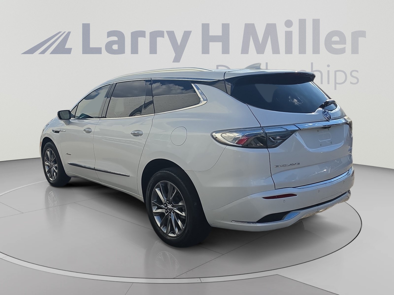 Used 2024 Buick Enclave Avenir w/ Avenir Technology Package FWD image 3