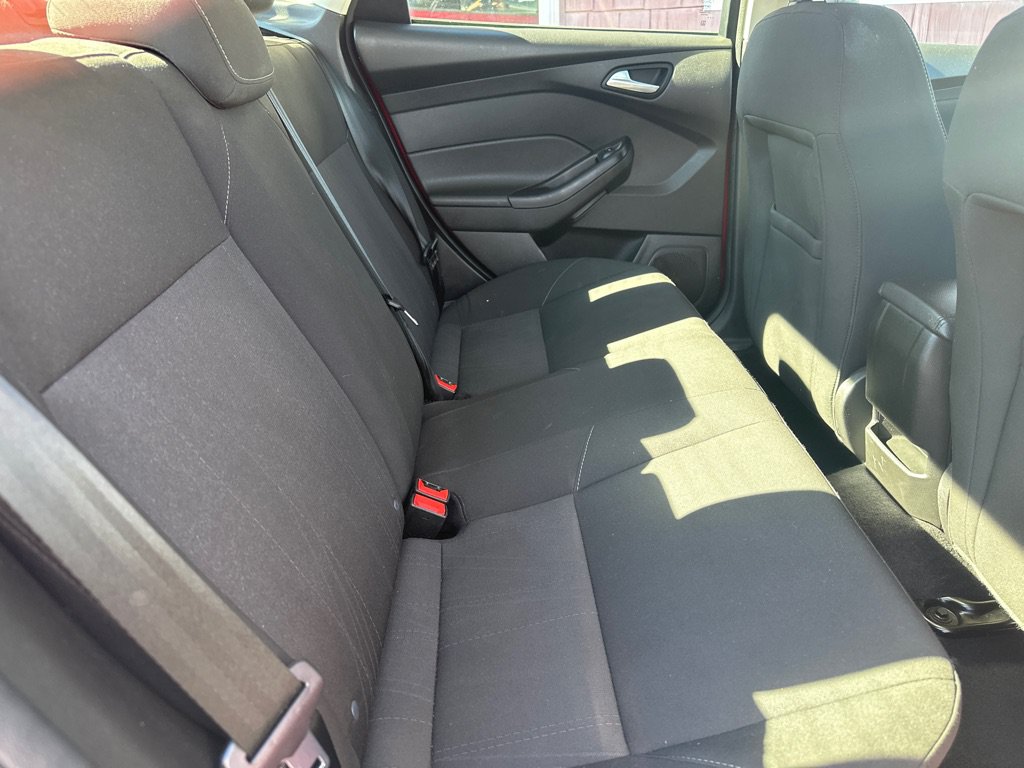 Used 2016 Ford Focus SE w/ SE Cold Weather Package FWD image 14