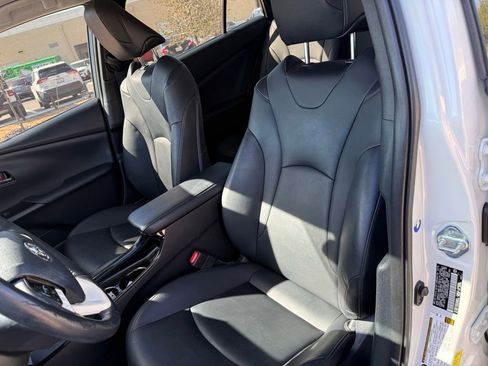 Used 2018 Toyota Prius Prime Premium image 13