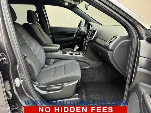 Used 2019 Jeep Grand Cherokee Laredo w/ Security & Convenience Group AWD/4WD image 19