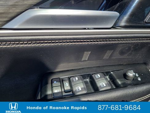 Used 2024 Jeep Wagoneer Series III AWD/4WD image 11