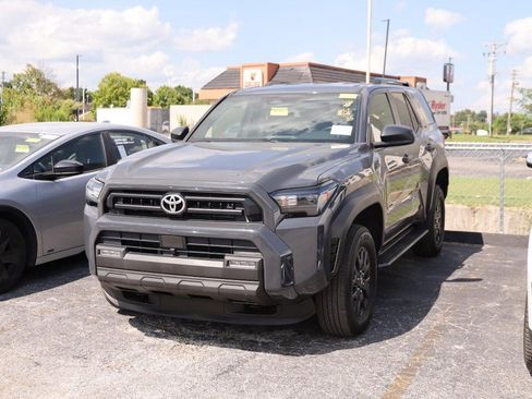 Used 2025 Toyota 4Runner SR5 AWD/4WD image 4