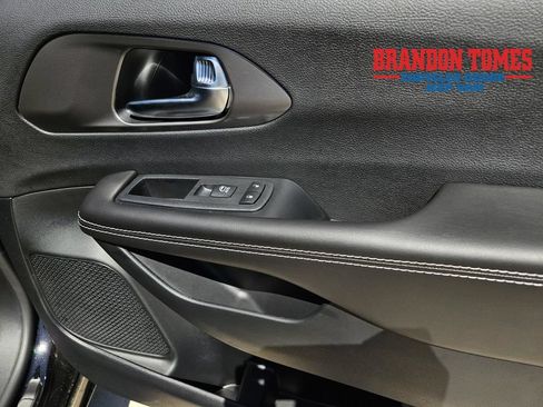 New 2026 Chrysler Voyager LX FWD image 7