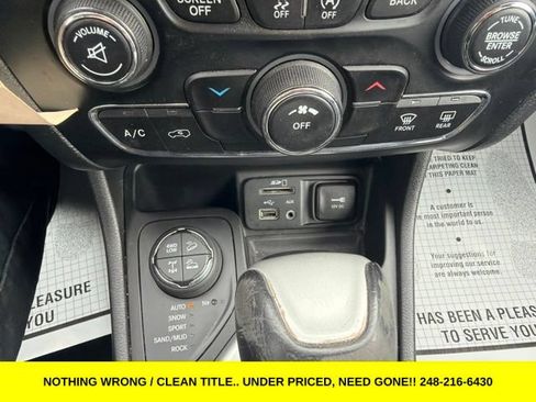 Used 2017 Jeep Cherokee Trailhawk w/ Cold Weather Group AWD/4WD image 24