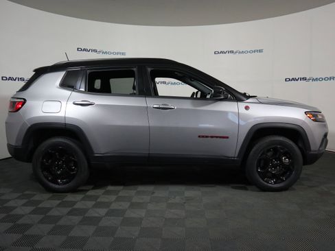 Used 2023 Jeep Compass Trailhawk image 4