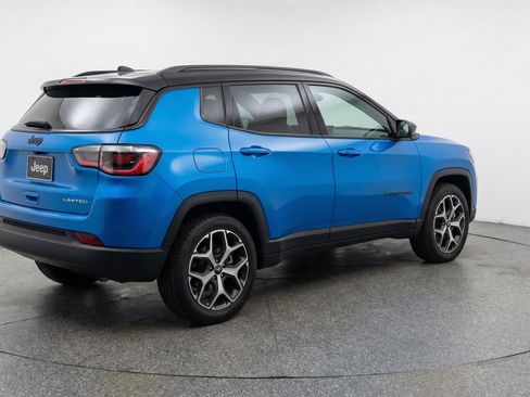 Used 2025 Jeep Compass Limited AWD/4WD image 9