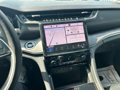 Certified 2024 Jeep Grand Cherokee L Limited AWD/4WD image 10