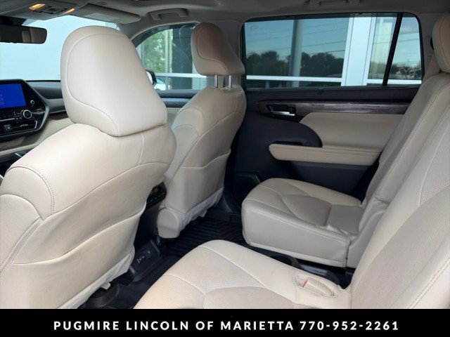 Used 2025 Toyota Highlander Limited AWD/4WD image 4