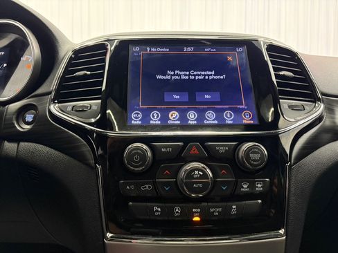 Used 2019 Jeep Grand Cherokee Altitude AWD/4WD image 31