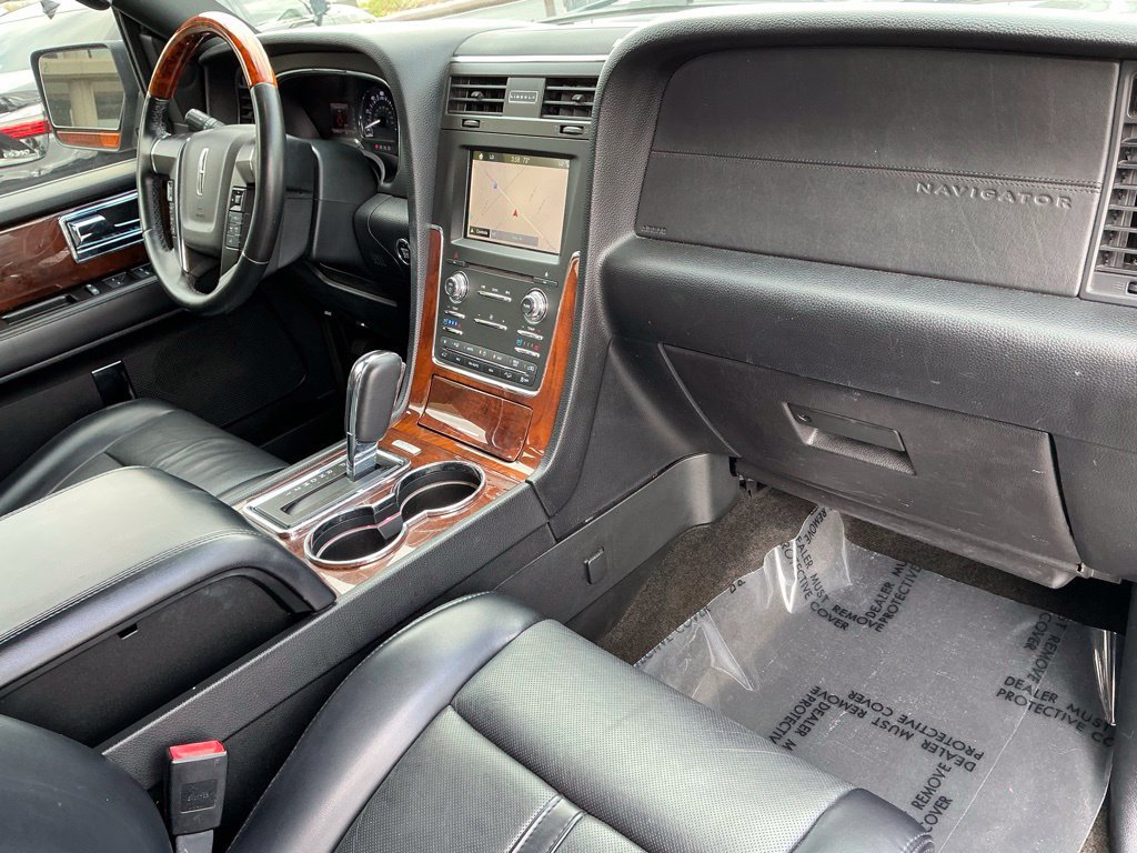 Used 2017 Lincoln Navigator Select AWD/4WD image 25