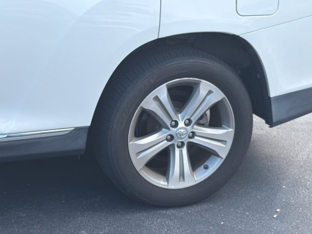 Used 2011 Toyota Highlander Limited w/ Tow Pkg AWD/4WD image 3