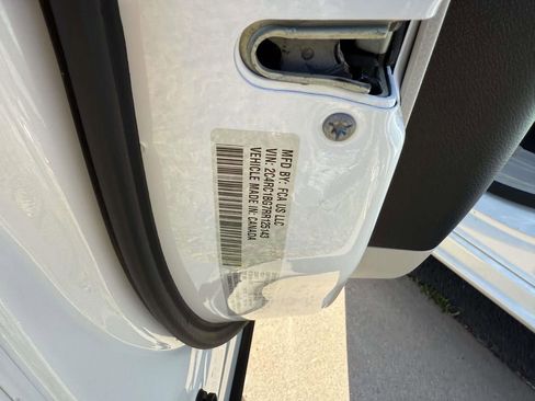 Used 2024 Chrysler Pacifica Touring-L FWD image 35