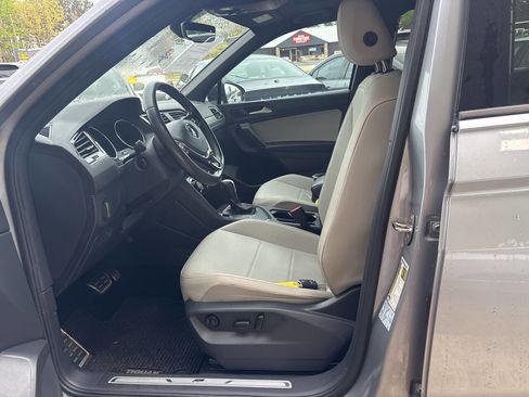 Used 2020 Volkswagen Tiguan SE R-Line image 9