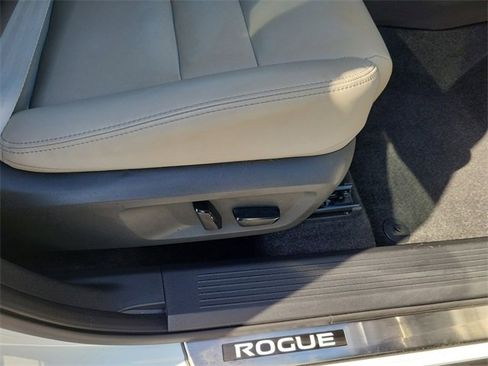 Used 2023 Nissan Rogue SL w/ SL Premium Package image 36