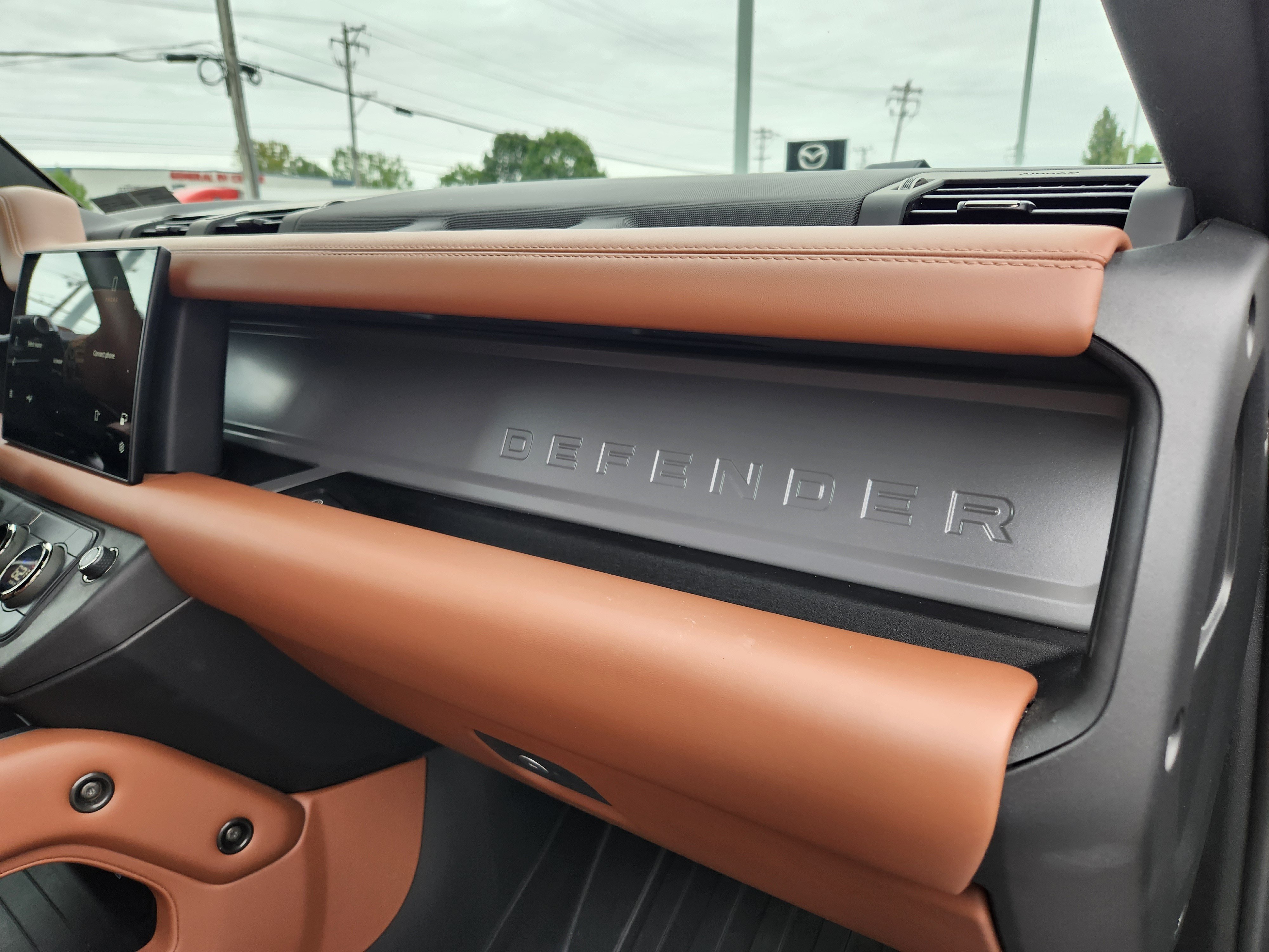 Certified 2025 Land Rover Defender 110 AWD/4WD image 17