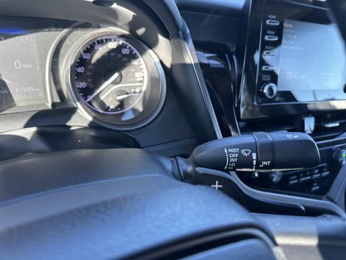 Used 2022 Toyota Camry SE image 21