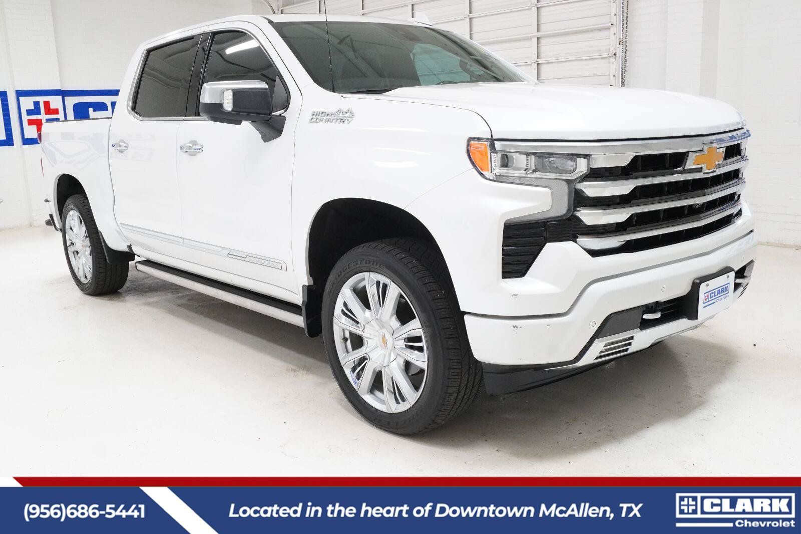 Used 2023 Chevrolet Silverado 1500 High Country w/ High Country Premium Package AWD/4WD image 3