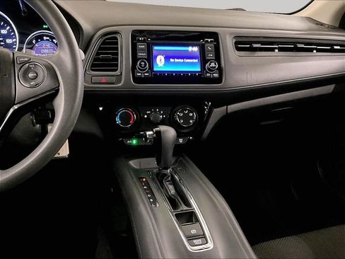 Used 2018 Honda HR-V LX image 7