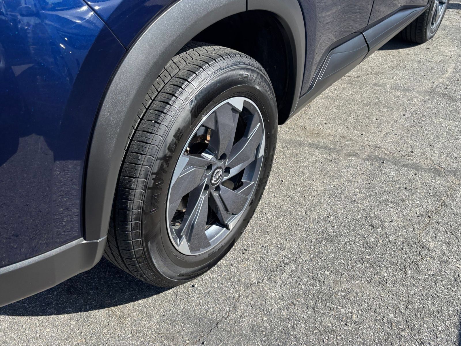 Used 2025 Nissan Rogue SV FWD image 31