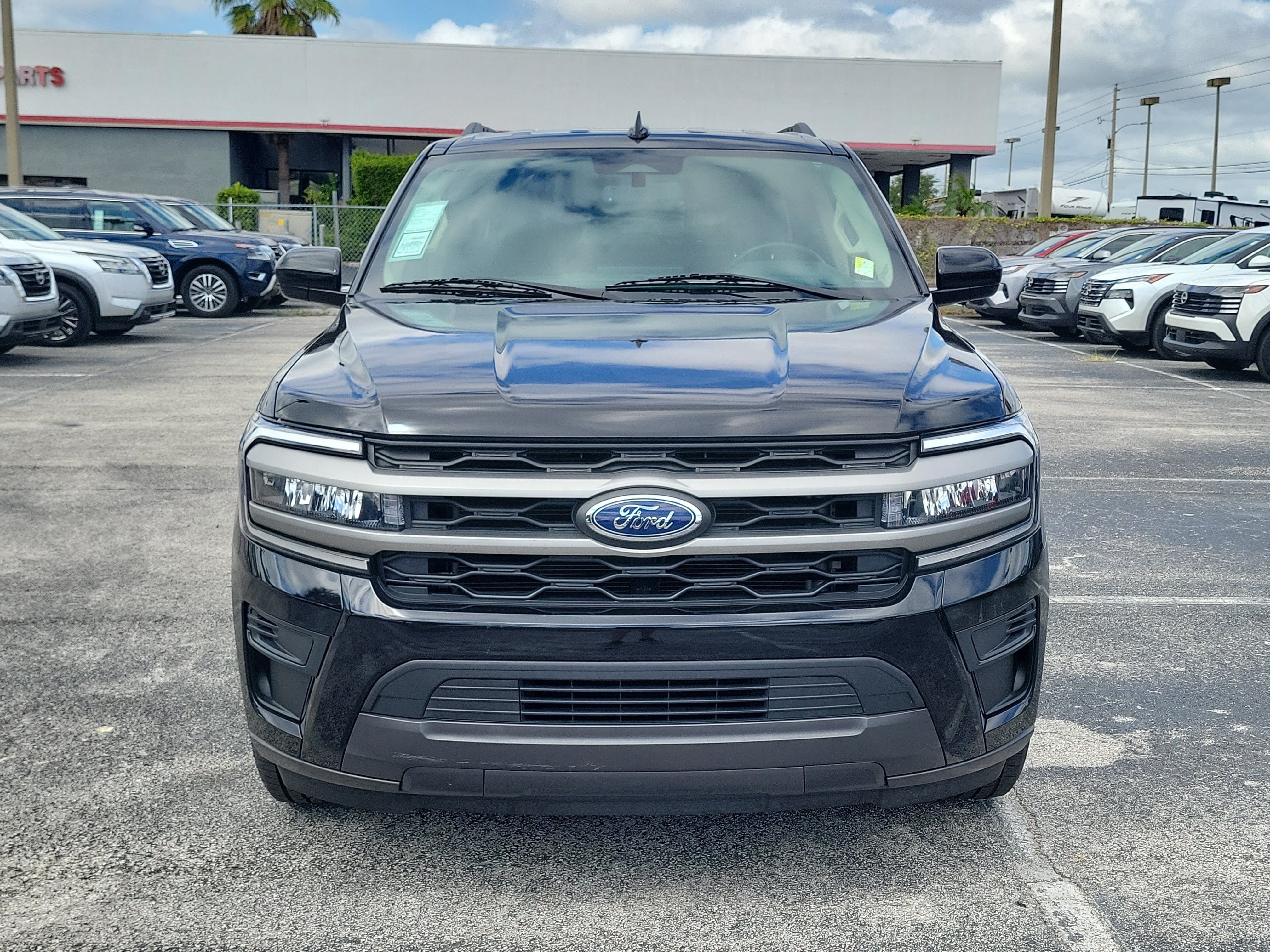 Used 2024 Ford Expedition XLT RWD image 2