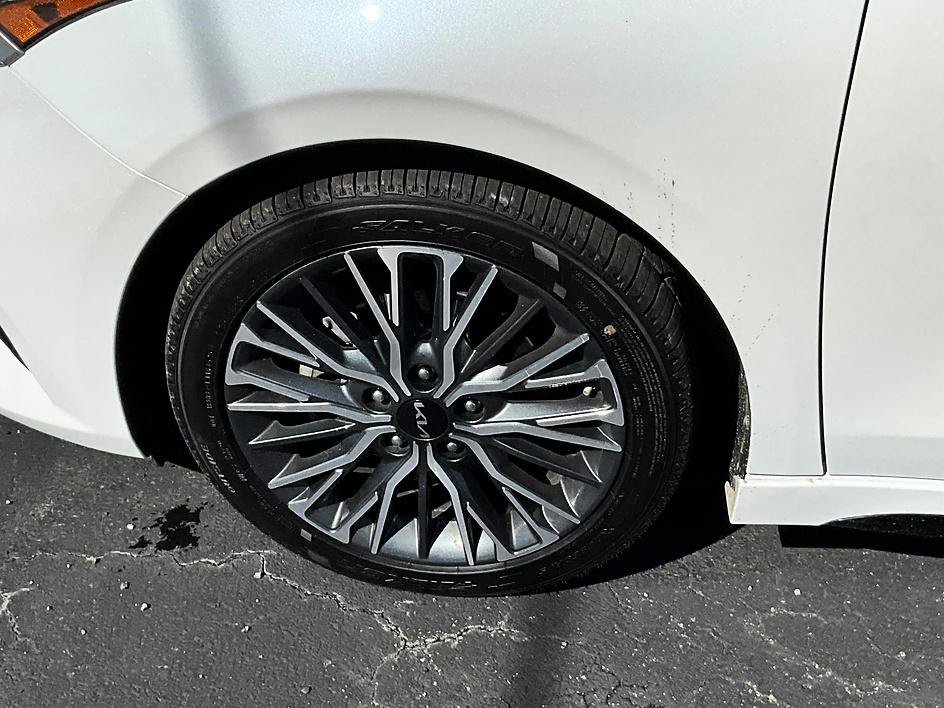 Used 2023 Kia Forte GT-Line w/ GT-Line Premium Package FWD image 11