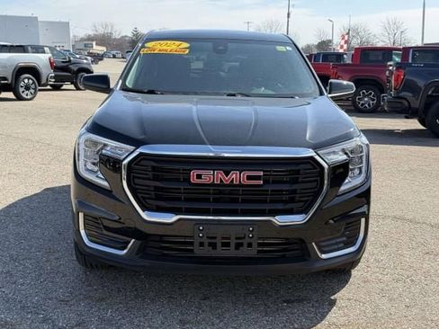 Used 2024 GMC Terrain SLE FWD image 3