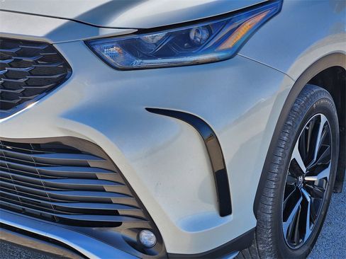 Used 2021 Toyota Highlander XSE image 9