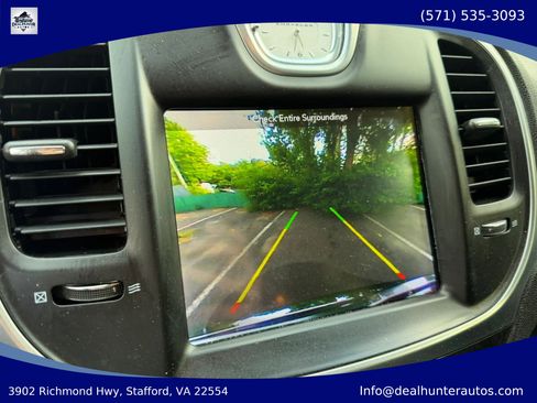 Used 2018 Chrysler 300 Limited AWD/4WD image 28